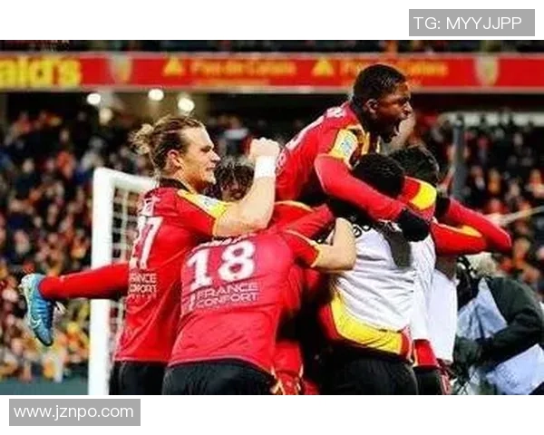 朗斯主场迎战斯特拉斯堡争夺三分双方期待精彩对决